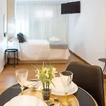 Pizarro Malaga Апартаменти *
